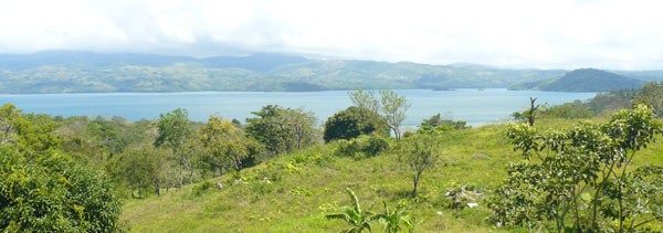 The Quinta San Martin has wide views of Lake Arenl and the northern volcanos. 